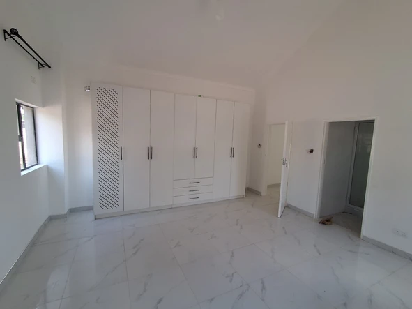 3 Bedroom Flat & Apartment