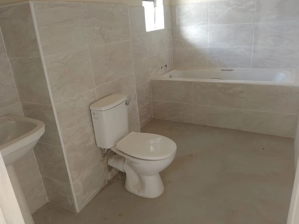 2 Bedroom Flat & Apartment