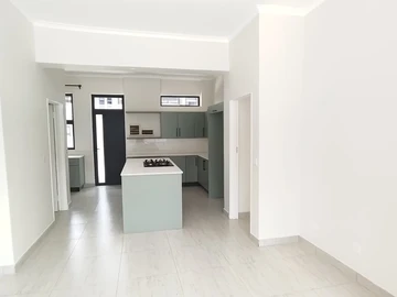 2 Bedroom Flat & Apartment