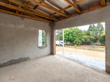 4 Bedroom Flat & Apartment