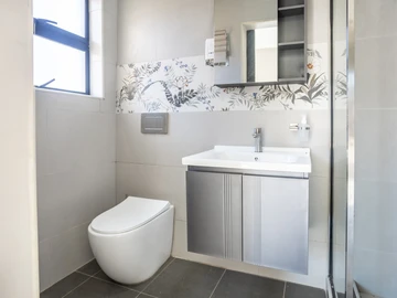 2 Bedroom Flat & Apartment