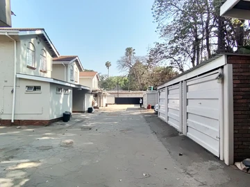 3 Bedroom Flat & Apartment