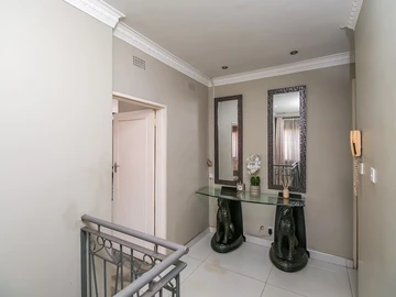 3 Bedroom Flat & Apartment
