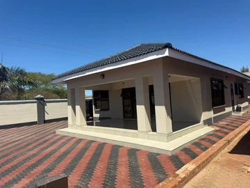 4 Bedroom Flat & Apartment
