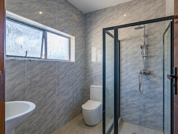 4 Bedroom Flat & Apartment