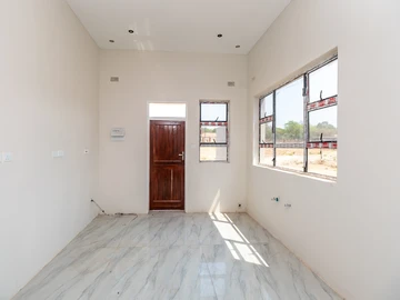 3 Bedroom Flat & Apartment