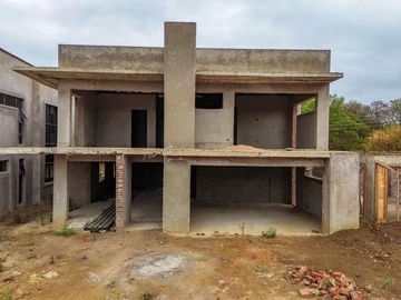 4 Bedroom Flat & Apartment