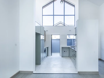 3 Bedroom Flat & Apartment