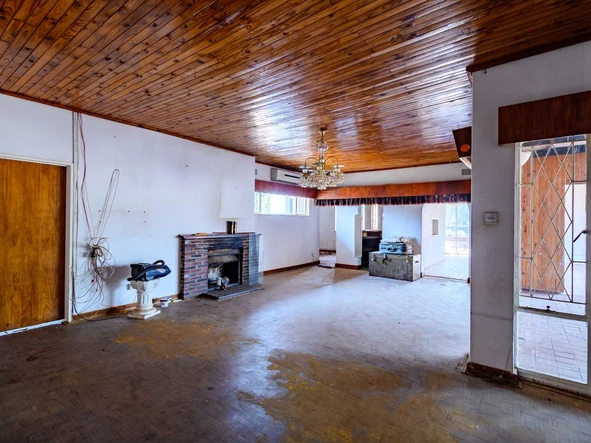 6 Bedroom House