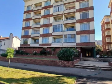 2 Bedroom Flat & Apartment