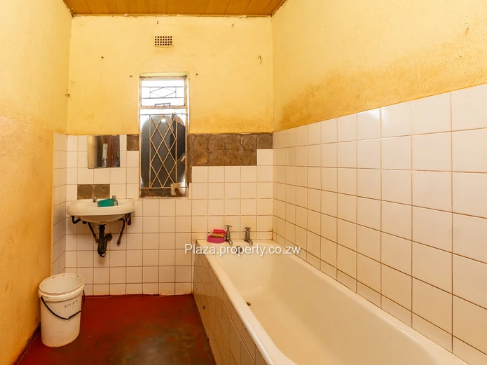 Spacious 4-Bedroom Home on 3045sqm in Chegutu Low-Density – Sykes Street