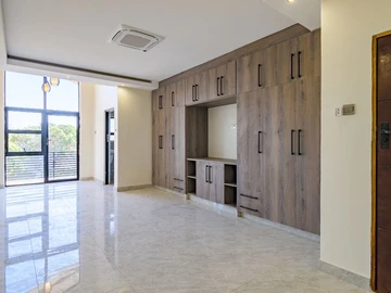 4 Bedroom Flat & Apartment