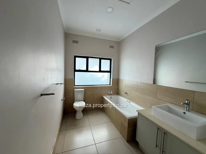 Space, Privacy & Security - Exclusive Helensvale Townhouse