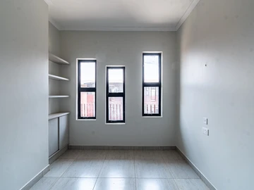 2 Bedroom Flat & Apartment