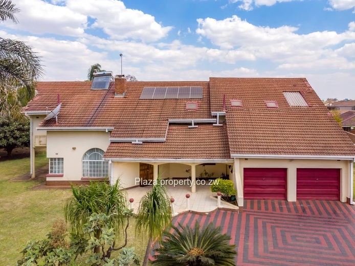 6 Bedroomed House For rent In Borrowdale West