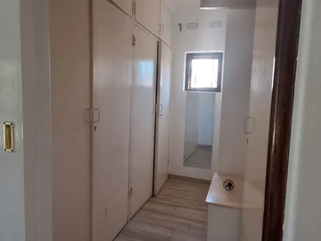 3 Bedroom Flat & Apartment