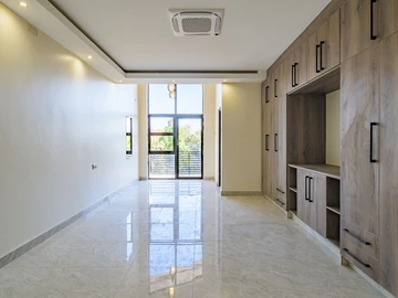 4 Bedroom Flat & Apartment