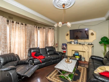 3 Bedroom Flat & Apartment