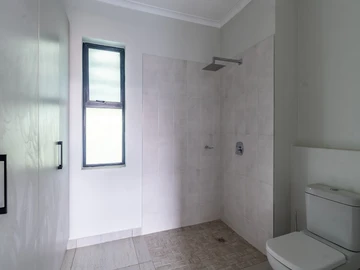 2 Bedroom Flat & Apartment