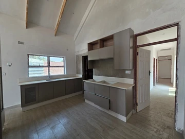 4 Bedroom Flat & Apartment